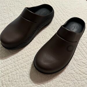 OOFOS recovery shoes